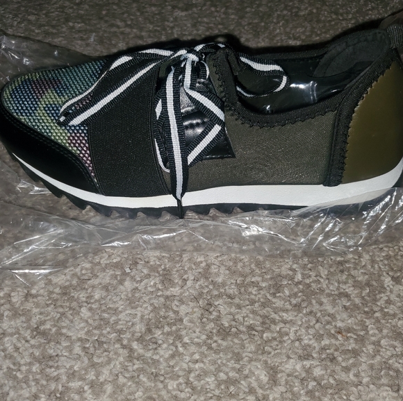 Shoes - Picture 8 of 11